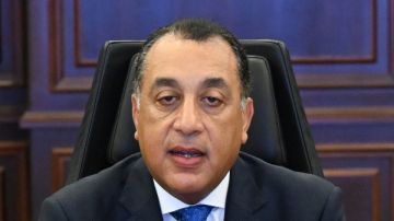 رئيس الوزراء يترأس اجتماع مجلس المحافظين رئيس الوزراء يترأس اجتماع مجلس المحافظين