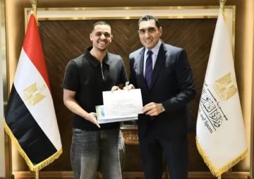 وزير الشباب والرياضة يكرم مصطفى عسل وأمينة عرفي بعد تتويجهما ببطولة قطر كلاسيك للاسكواش وزير الشباب والرياضة يكرم مصطفى عسل وأمينة عرفي بعد تتويجهما ببطولة قطر كلاسيك للاسكواش