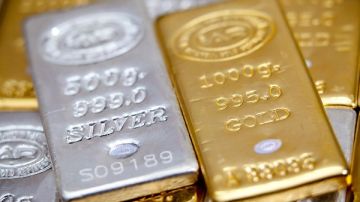 الذهب يتراجع عالميا رغم ارتفاع أسعار الفضة والمعادن النفيسة اليوم الذهب يتراجع عالميا رغم ارتفاع أسعار الفضة والمعادن النفيسة اليوم
