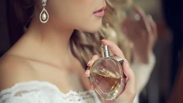 بتستخدم العطر ومزيل العرق يوميا؟.. علامة على الجلد لا تتجاهلها بتستخدم العطر ومزيل العرق يوميا؟.. علامة على الجلد لا تتجاهلها