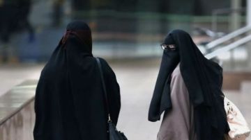 إيطاليا تحظر ارتداء البرقع والنقاب داخل المدارس إيطاليا تحظر ارتداء البرقع والنقاب داخل المدارس