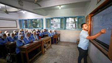 في ثاني أسبوع دراسة المدارس تبحث عن معلمين لسد العجز..وتفتح باب التعاقد بالحصة في ثاني أسبوع دراسة المدارس تبحث عن معلمين لسد العجز..وتفتح باب التعاقد بالحصة