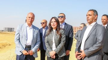 الإسكان تتسلم أول 10 أفدنة خالية من المخلفات لإتاحتها للتنمية بالقاهرة الجديدة الإسكان تتسلم أول 10 أفدنة خالية من المخلفات لإتاحتها للتنمية بالقاهرة الجديدة