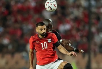 منتخب مصر يخرج بخيبة أمل من استاد القاهرة الدولي (فيديو) منتخب مصر يخرج بخيبة أمل من استاد القاهرة الدولي (فيديو)