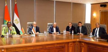 وزير الخارجية يبحث مع رئيس هيئة الدواء دعم صادرات الأدوية المصرية وزير الخارجية يبحث مع رئيس هيئة الدواء دعم صادرات الأدوية المصرية