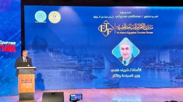 وزير السياحة والآثار يحذر من 4 تحديات عالمية تهدد التشغيل السياحي وزير السياحة والآثار يحذر من 4 تحديات عالمية تهدد التشغيل السياحي