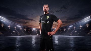 الزمالك يكشف رسميا عن القميص البديل للموسم الجديد الزمالك يكشف رسميا عن القميص البديل للموسم الجديد