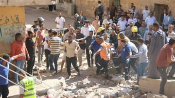 وفاة سيدة مسنة تحت أنقاض عقار المنيا وفاة سيدة مسنة تحت أنقاض عقار المنيا