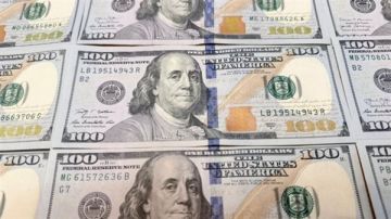 عاجل ارتفاع جديد للدولار اليوم.. كم سجلت العملة الأمريكية في الأهلي ومصر وCIB؟ عاجل ارتفاع جديد للدولار اليوم.. كم سجلت العملة الأمريكية في الأهلي ومصر وCIB؟