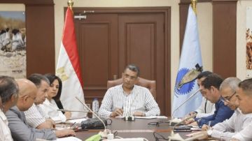 محافظ البحر الأحمر يستعرض خطة الرصف والمرافق.. وتنفيذ 6 محطات تحلية لمواجهة نقص مياه الشرب محافظ البحر الأحمر يستعرض خطة الرصف والمرافق.. وتنفيذ 6 محطات تحلية لمواجهة نقص مياه الشرب