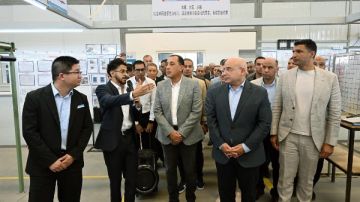 رئيس الوزراء يفتتح مصنع لصناعة الفرش ومنتجات الأبواب والنوافذ رئيس الوزراء يفتتح مصنع لصناعة الفرش ومنتجات الأبواب والنوافذ