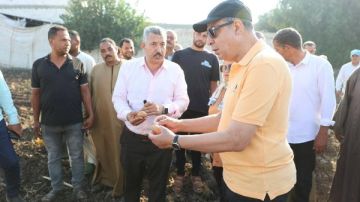 محافظ المنيا يشارك فلاحي البرجاية انطلاق موسم زراعة البطاطس محافظ المنيا يشارك فلاحي البرجاية انطلاق موسم زراعة البطاطس