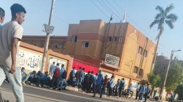 نص الطلبة برة.. طالب بمدرسة قوص: منعوا تانية بكالوريا من الدخول لتأخرهم دقائق نص الطلبة برة.. طالب بمدرسة قوص: منعوا تانية بكالوريا من الدخول لتأخرهم دقائق