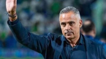 إعلامي ينتقد تصريحات عمر كمال ويستشهد بتعامل جوزيه مع نجوم الأهلي إعلامي ينتقد تصريحات عمر كمال ويستشهد بتعامل جوزيه مع نجوم الأهلي
