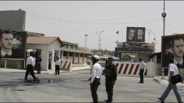 القضاء الأمريكي يحكم بحبس مدير سجن عدرا السابق في سوريا 60 عاما بتهم التعذيب والاحتيال القضاء الأمريكي يحكم بحبس مدير سجن عدرا السابق في سوريا 60 عاما بتهم التعذيب والاحتيال