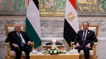 زيارة أبومازن للقاهرة.. دبلوماسية مصر أوقفت مخطط التهجير وتصفية القضية الفلسطينية زيارة أبومازن للقاهرة.. دبلوماسية مصر أوقفت مخطط التهجير وتصفية القضية الفلسطينية