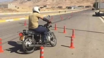 تحرير مئات المخالفات لسائقي الدراجات النارية للقيادة دون خوذة تحرير مئات المخالفات لسائقي الدراجات النارية للقيادة دون خوذة
