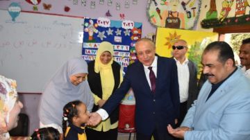 محافظ الأقصر يشهد طابور الصباح بمدرسة سيدي أبو الحجاج الابتدائية ويشيد بالمستوى التعليمي للطلاب محافظ الأقصر يشهد طابور الصباح بمدرسة سيدي أبو الحجاج الابتدائية ويشيد بالمستوى التعليمي للطلاب