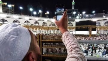 مباهاة ورياء.. أحمد كريمة يحذر من التصوير أمام الكعبة مباهاة ورياء.. أحمد كريمة يحذر من التصوير أمام الكعبة