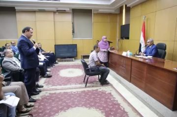 محافظ بني سويف يعقد اللقاء الأسبوعي مع المواطنين محافظ بني سويف يعقد اللقاء الأسبوعي مع المواطنين
