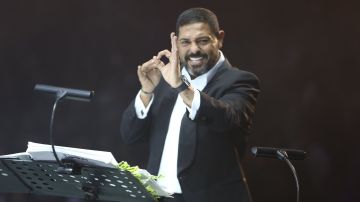 هاني فرحات: بدأت أقلل شوية من التوزيع.. حياتنا كلها في الطيارة هاني فرحات: بدأت أقلل شوية من التوزيع.. حياتنا كلها في الطيارة