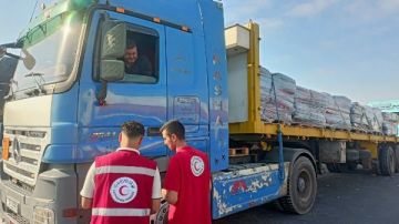 قافلة زاد العزة الـ 280 تدخل إلى الفلسطينيين في قطاع غزة قافلة زاد العزة الـ 280 تدخل إلى الفلسطينيين في قطاع غزة