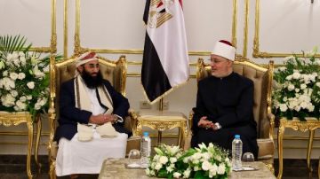 مفتي الجمهورية يلتقي وزير الأوقاف والإرشاد الديني اليمني لبحث آفاق التعاون المشترك مفتي الجمهورية يلتقي وزير الأوقاف والإرشاد الديني اليمني لبحث آفاق التعاون المشترك