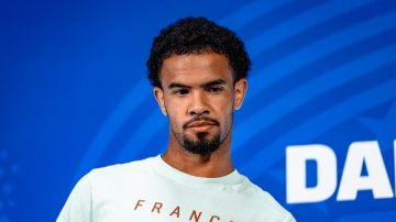 الإصابة تبعد إيمري عن منتخب فرنسا وماجنيس ينضم بديلا عنه الإصابة تبعد إيمري عن منتخب فرنسا وماجنيس ينضم بديلا عنه