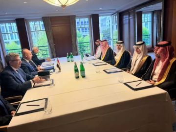وزير النقل يبحث مع نظيره السعودي سبل تعزيز التعاون في مجالات النقل واللوجستيات والربط البحري وزير النقل يبحث مع نظيره السعودي سبل تعزيز التعاون في مجالات النقل واللوجستيات والربط البحري