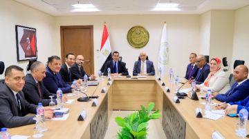 الحكومة تبحث آليات النهوض بالرياضة المدرسية وتفعيل مبادرات اكتشاف المواهب الحكومة تبحث آليات النهوض بالرياضة المدرسية وتفعيل مبادرات اكتشاف المواهب