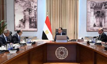 رئيس الوزراء يتابع الاستعدادات والترتيبات الجارية لاستضافة اجتماع مخصص للأعمال بالتعاون مع المنتدى الاقتصادي العالمي رئيس الوزراء يتابع الاستعدادات والترتيبات الجارية لاستضافة اجتماع مخصص للأعمال بالتعاون مع المنتدى الاقتصادي العالمي