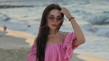 مي عز الدين تخطف الأنظار على الشاطئ مي عز الدين تخطف الأنظار على الشاطئ
