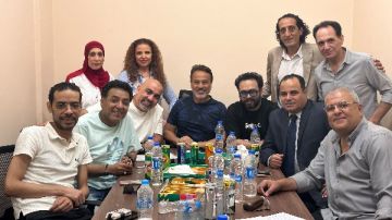 رئيس البيت الفني للمسرح يجتمع بمديري الفرق في مسرح مصر رئيس البيت الفني للمسرح يجتمع بمديري الفرق في مسرح مصر