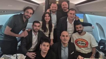 محمد صلاح يصل إلى إنجلترا بطائرة خاصة محمد صلاح يصل إلى إنجلترا بطائرة خاصة