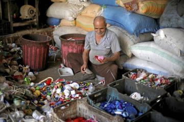 اقتصاد القمامة في مصر... تدوير خفي يديره النباشون