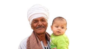 بعد تبرئته من واقعة نبش المقابر.. أهالي شطورة يهدون عم صابر عمرة لجبر خاطره بعد تبرئته من واقعة نبش المقابر.. أهالي شطورة يهدون عم صابر عمرة لجبر خاطره