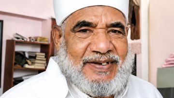 رحل بعد عودته من خطبة الجمعة.. أهالي السويس يودعون شيخا بعد وفاته في حادث رحل بعد عودته من خطبة الجمعة.. أهالي السويس يودعون شيخا بعد وفاته في حادث