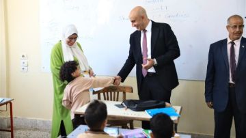 خلال جولته بمدارس الغربية وزير التعليم يوجه بتدريس المناهج بالفصول بصورة تفاعلية خلال جولته بمدارس الغربية وزير التعليم يوجه بتدريس المناهج بالفصول بصورة تفاعلية
