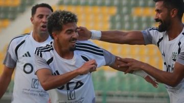 مدير نادي زد: نسعى لكتابة تاريخ في مشاركتنا الأفريقية الأولى بكأس الكونفدرالية مدير نادي زد: نسعى لكتابة تاريخ في مشاركتنا الأفريقية الأولى بكأس الكونفدرالية
