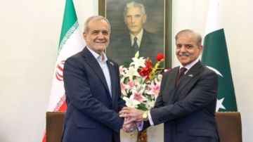 الرئيس الإيراني يبحث مع رئيس الوزراء الباكستاني جهود التوصل لاتفاق مع أمريكا الرئيس الإيراني يبحث مع رئيس الوزراء الباكستاني جهود التوصل لاتفاق مع أمريكا