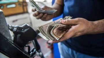 عاجل حقيقة رفع أسعار البنزين والسولار اليوم في مصر.. ماذا يحدث في محطات الوقود؟ عاجل حقيقة رفع أسعار البنزين والسولار اليوم في مصر.. ماذا يحدث في محطات الوقود؟