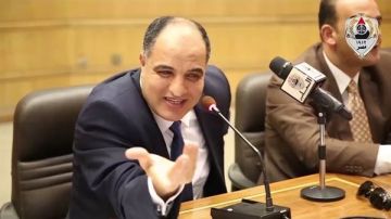من قناة السويس إلى الدولار.. خبير يكشف مكاسب قد تغير مكانة مصر الاقتصادية من قناة السويس إلى الدولار.. خبير يكشف مكاسب قد تغير مكانة مصر الاقتصادية