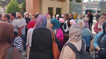بنسافر ساعتين.. أولياء أمور المدارس التجريبية يستغيثون بمحافظ الجيزة بعد تسكين أبنائهم بنسافر ساعتين.. أولياء أمور المدارس التجريبية يستغيثون بمحافظ الجيزة بعد تسكين أبنائهم