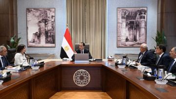 رئيس الوزراء يتابع جهود تنمية وتطوير الساحل الشمالي الغربي رئيس الوزراء يتابع جهود تنمية وتطوير الساحل الشمالي الغربي