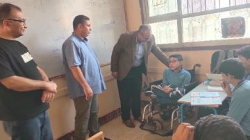 مدير تعليم القليوبية يفاجئ مدارس دملو ببنها.. يكرم مدير مدرسة ويحيل آخر للتحقيق العاجل مدير تعليم القليوبية يفاجئ مدارس دملو ببنها.. يكرم مدير مدرسة ويحيل آخر للتحقيق العاجل