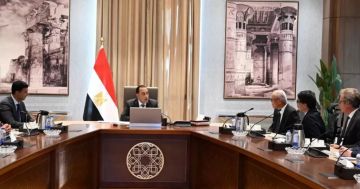 رئيس الوزراء: قطاعا السيارات والطاقة النظيفة والمتجددة ضمن أولويات الحكومة ولهما أهمية خاصة في السوق المصرية رئيس الوزراء: قطاعا السيارات والطاقة النظيفة والمتجددة ضمن أولويات الحكومة ولهما أهمية خاصة في السوق المصرية