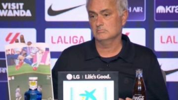 مورينيو يفتح النار على حكم ديربي مدريد بعد خسارة الريال مورينيو يفتح النار على حكم ديربي مدريد بعد خسارة الريال