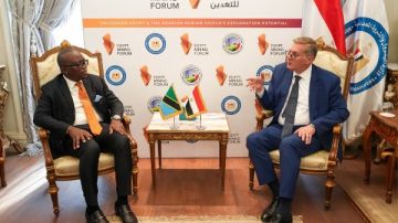 وزير البترول يبحث مع وزيري تعدين كينيا وتنزانيا توطين الصناعات التعدينية وزير البترول يبحث مع وزيري تعدين كينيا وتنزانيا توطين الصناعات التعدينية