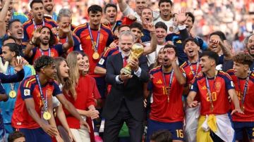 يورينتي يعلن اعتزال اللعب الدولي مع منتخب إسبانيا يورينتي يعلن اعتزال اللعب الدولي مع منتخب إسبانيا