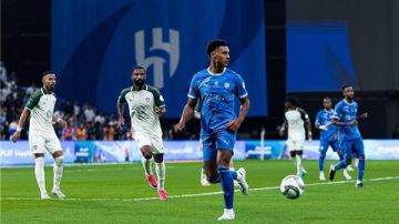 الهلال يكتسح الأهلي بثلاثية ويواصل العلامة الكاملة في الدوري السعودي
